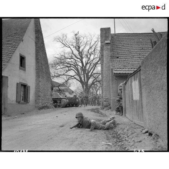 Progression du 1er REC dans Lauterbourg. [description provisoire]