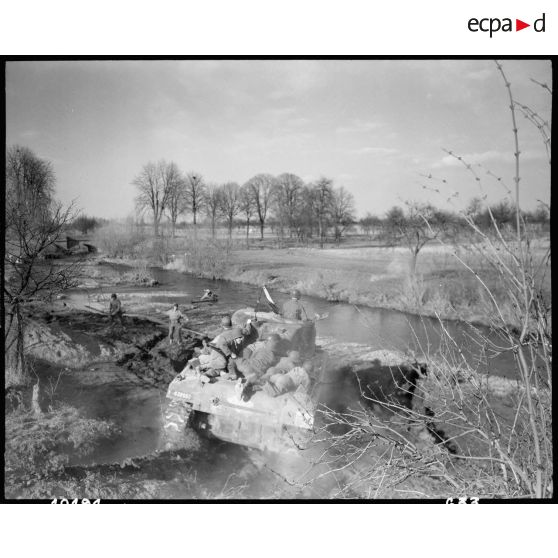 Les Français bombardent le pont du village de Scheibenhardt (Allemagne) sur la rive gauche de la Lauter. [description provisoire]