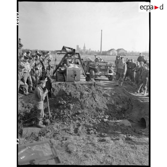 Exercice avec le Génie, école de cadres de Rouffach. [description provisoire]