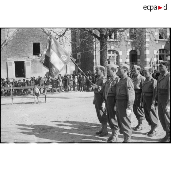 Etendard 12e RCA. [description provisoire]