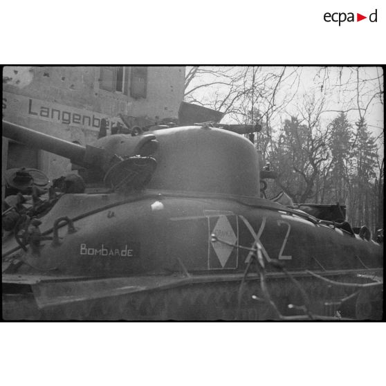 Gros plan sur un Sherman M 4. [description provisoire]