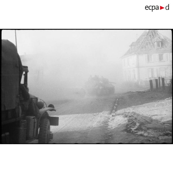 Chars des forces alliées. [description provisoire]