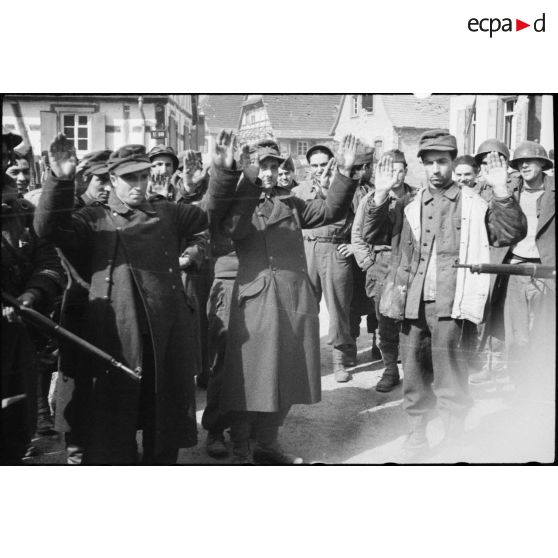 Prise de prisonniers civils allemands. [description provisoire]