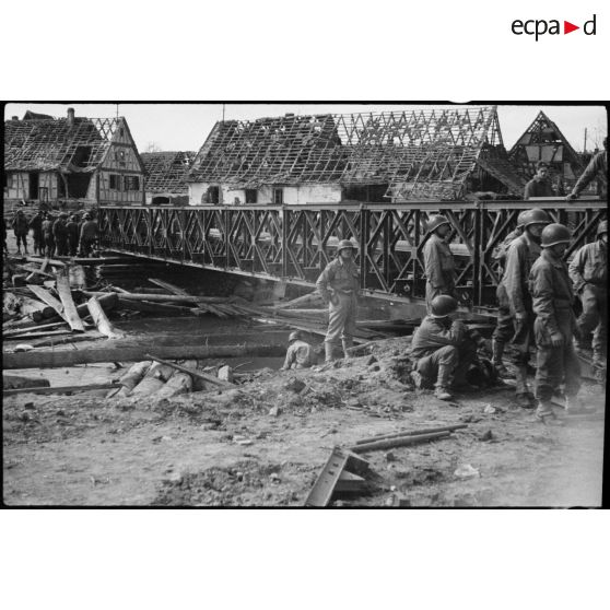 Pose d'un pont Treadway à Scheibenhardt. [description provisoire]