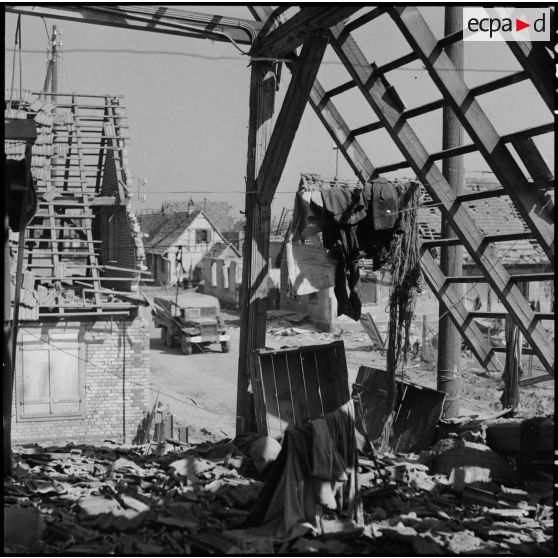 Maison détruite à Oberhoffen. [description provisoire]