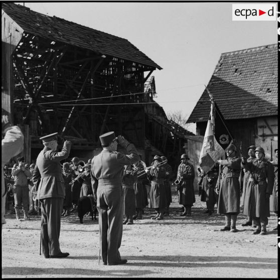 Le général de Lattre de Tassigny à Scheibenhardt. [description provisoire]