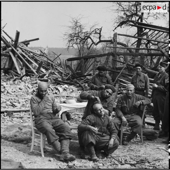 La coiffure [description provisoire]