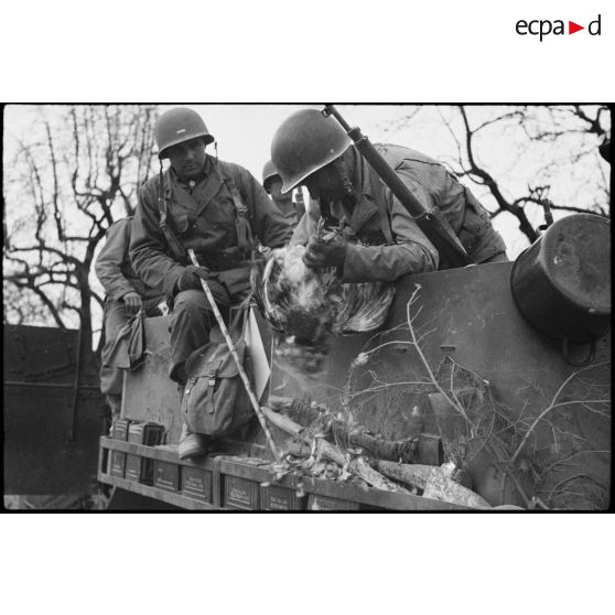 Préparation du repas. [description provisoire]