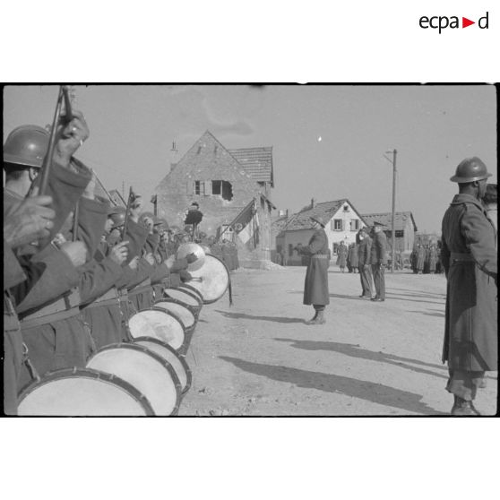 Prise d'armes à Scheibenhardt. [description provisoire]