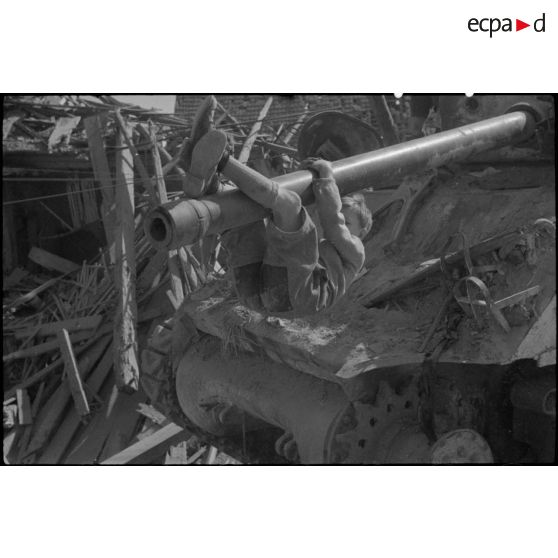 Jeu d'enfant. [description provisoire]