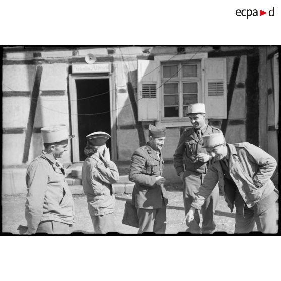 Un groupe d'officiers français. [description provisoire]