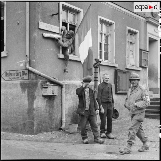 Baptême d'une place "Monsabert" à Pfortz. [description provisoire]