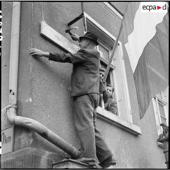 Baptême d'une place "Monsabert" à Pfortz. [description provisoire]