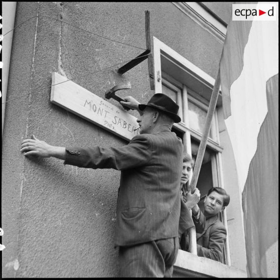 Baptême d'une place "Monsabert" à Pfortz. [description provisoire]