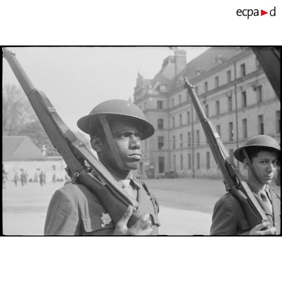 Porte-fanion et garde du BIMP. [description provisoire]