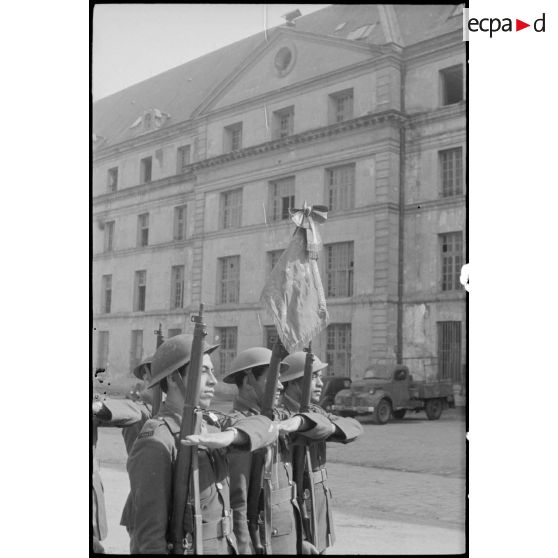 Porte-fanion et garde du BIMP. [description provisoire]