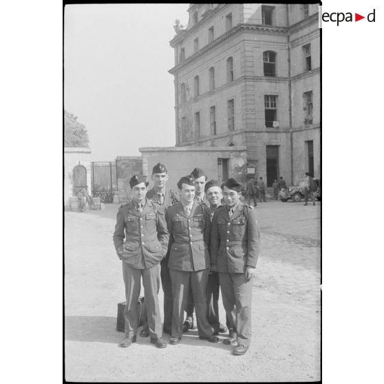 Portrait de groupe de marsouins du BIMP. [description provisoire]