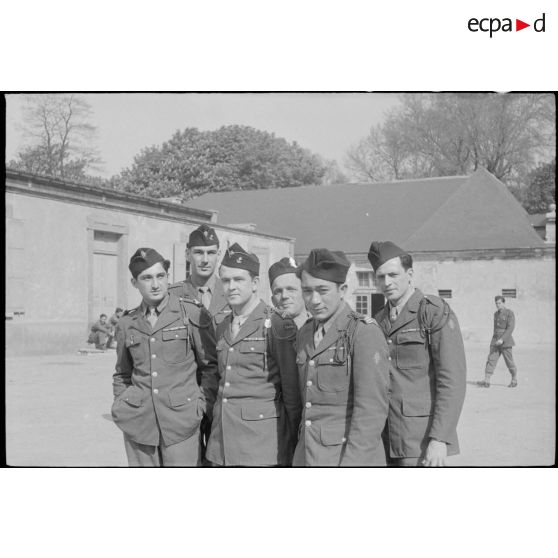 Portrait de groupe de marsouins du BIMP. [description provisoire]