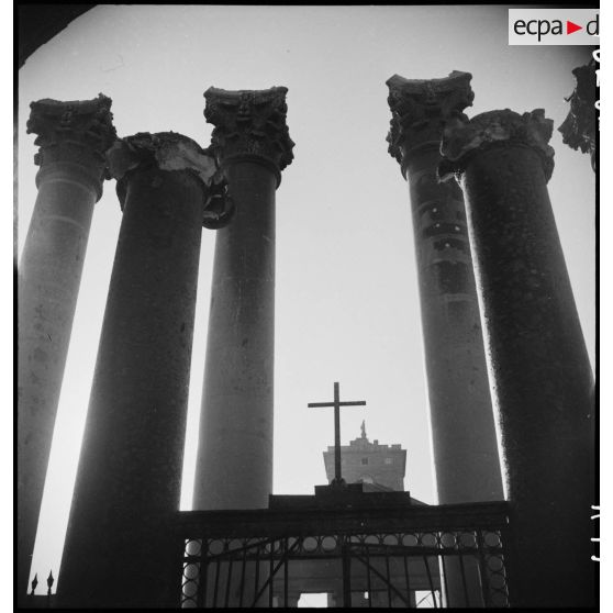 L'église protestante en ruine sur la place du Marché de Karlruhe. [description provisoire]