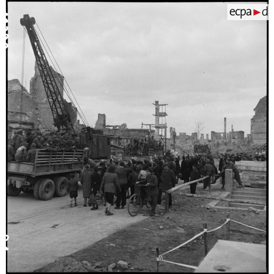 Prisonniers de guerre dans Mannheim. [description provisoire]