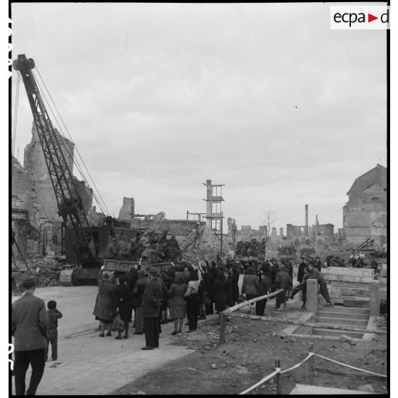 Prisonniers de guerre dans Mannheim. [description provisoire]