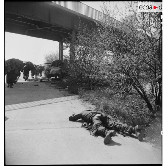 Cadavre d'un soldat allemand. [description provisoire]