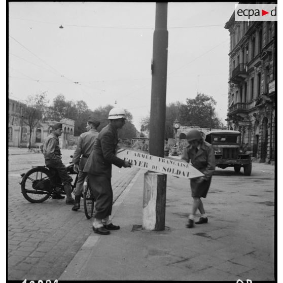 Foyer du soldat de la 1re armée à Karlsruhe. [description provisoire]