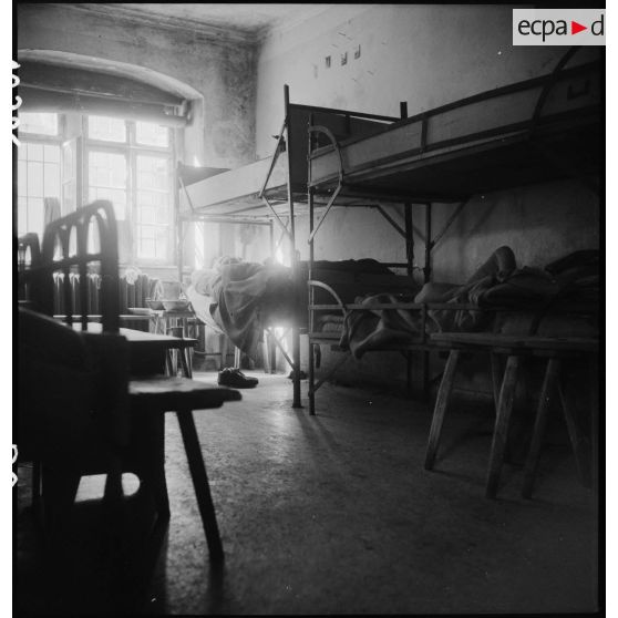 Chambrées de prisonniers malades au château de Vaihingen. [description provisoire]