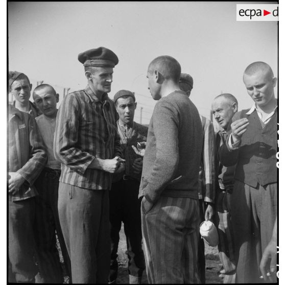 Déportés libérés du camp de Vaihingen. [description provisoire]