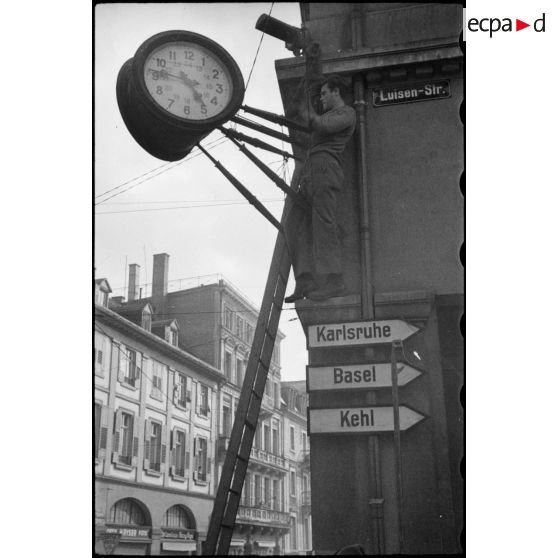 Installation de lignes téléphoniques dans Baden-Baden. [description provisoire]