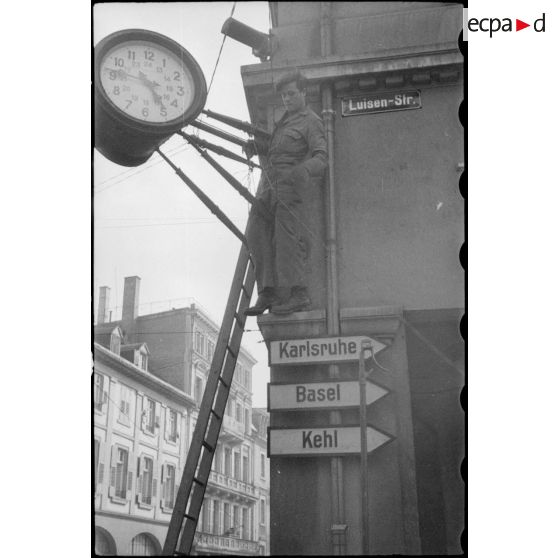 Installation de lignes téléphoniques dans Baden-Baden. [description provisoire]