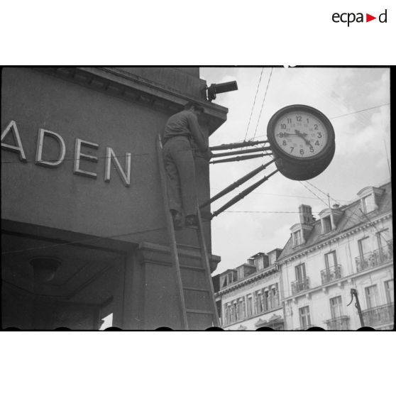 Installation de lignes téléphoniques dans Baden-Baden. [description provisoire]