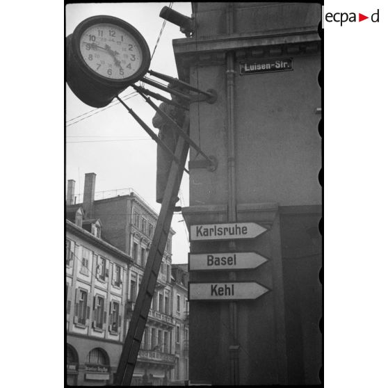 Installation de lignes téléphoniques dans Baden-Baden. [description provisoire]