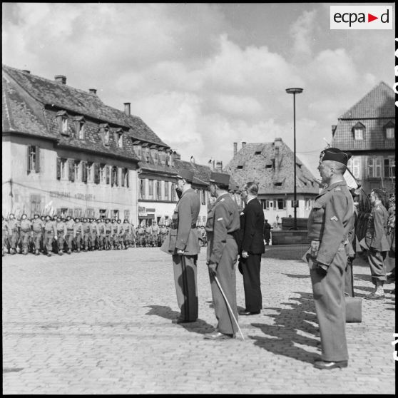 Défilé des troupes à pied à Spire. [description provisoire]