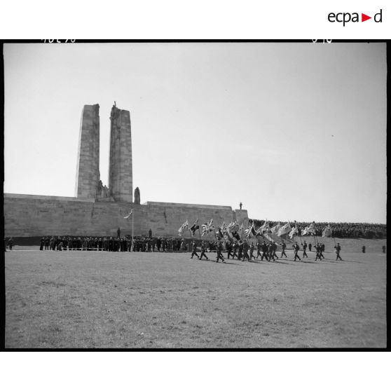 Cérémonie au monument canadien de Vimy. [description provisoire]