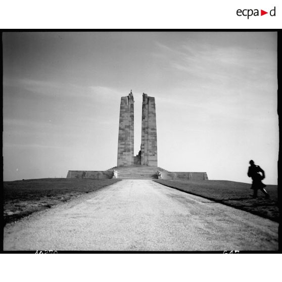 Cérémonie au monument canadien de Vimy. [description provisoire]