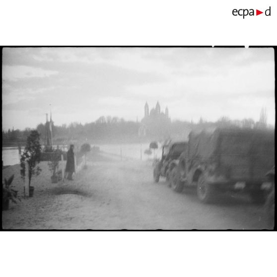 Pont flottant construit par le 101e RG à Spire. [description provisoire]