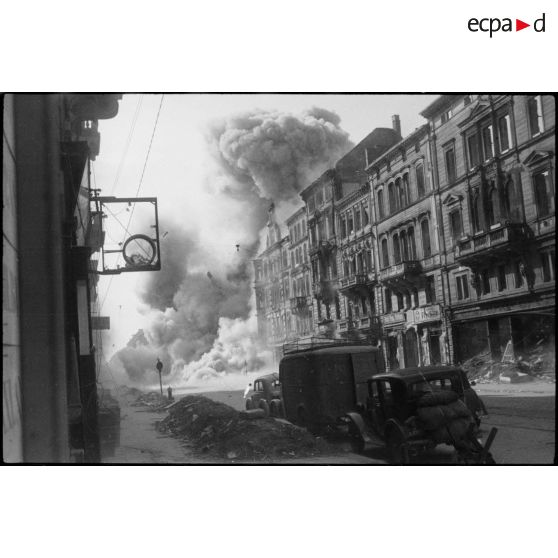 Explosion et effondrement d'un bâtiment dans une rue de Karlsruhe. [description provisoire]