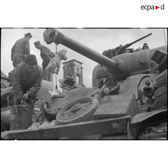 Reconditionnement des chars Sherman. [description provisoire]