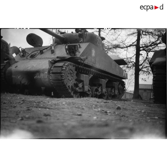 Sherman M4 A3 canon de 76 mm Reims II du 2e escadron du 12e régiment de cuirassiers. [description provisoire]