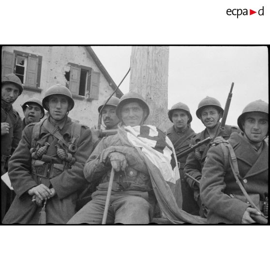 Un groupe de tirailleurs du 4e RTT. [description provisoire]