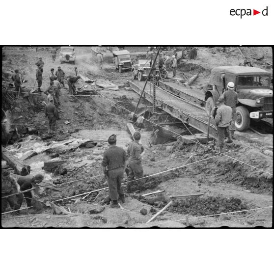 Franchissement de la Lauter par les forces alliées. [description provisoire]