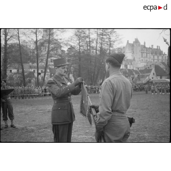 FANION de la 4e batterie du 3e RAC croix de guerre [description provisoire]