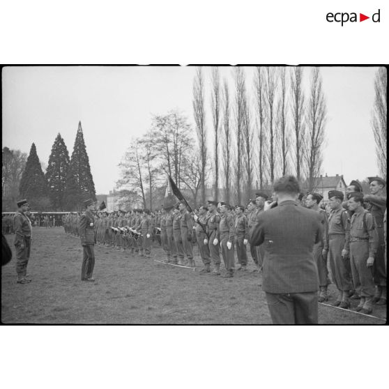 Etendard et  fanfare du 12e cuirassiers [description provisoire]