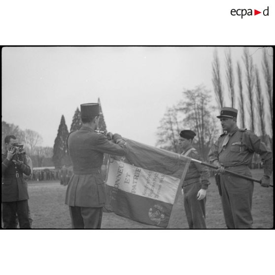 Drapeau RMT [description provisoire]