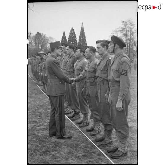 médailles militaires et croix de guerre [description provisoire]