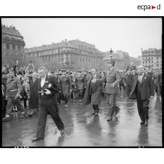 Le général de Gaulle à l'Hôtel de ville de Paris. [description provisoire]