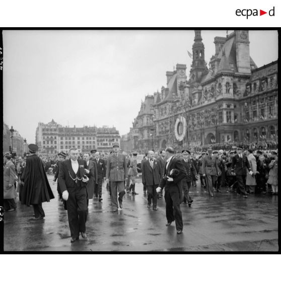 Le général de Gaulle à l'Hôtel de ville de Paris. [description provisoire]