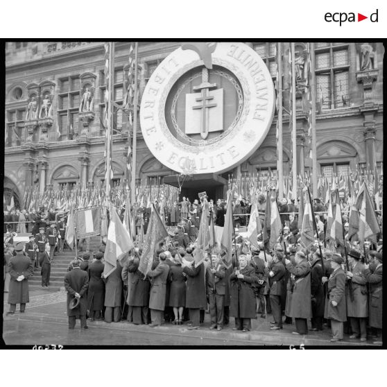 Discours du général de Gaulle devant l'Hôtel de ville de Paris. [description provisoire]