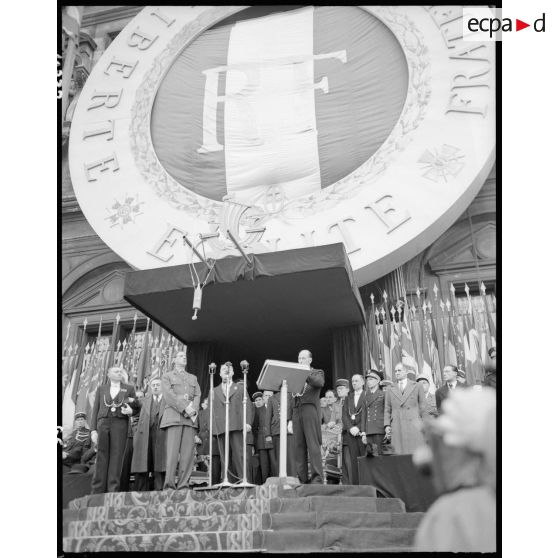 Discours d'André Le Troquer devant l'Hôtel de ville de Paris. [description provisoire]